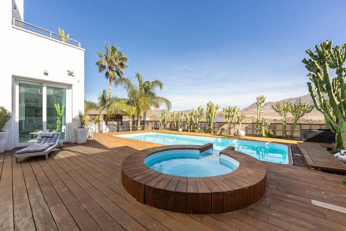 Foto 5 von 42: Villa 'Lux' mit Meerblick, WLAN und Klimaanlage