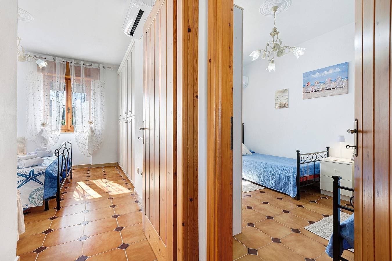 Foto 13 von 25: Ferienwohnung 'La Perla Bianca' mit Meerblick, Balkon und Klimaanlage