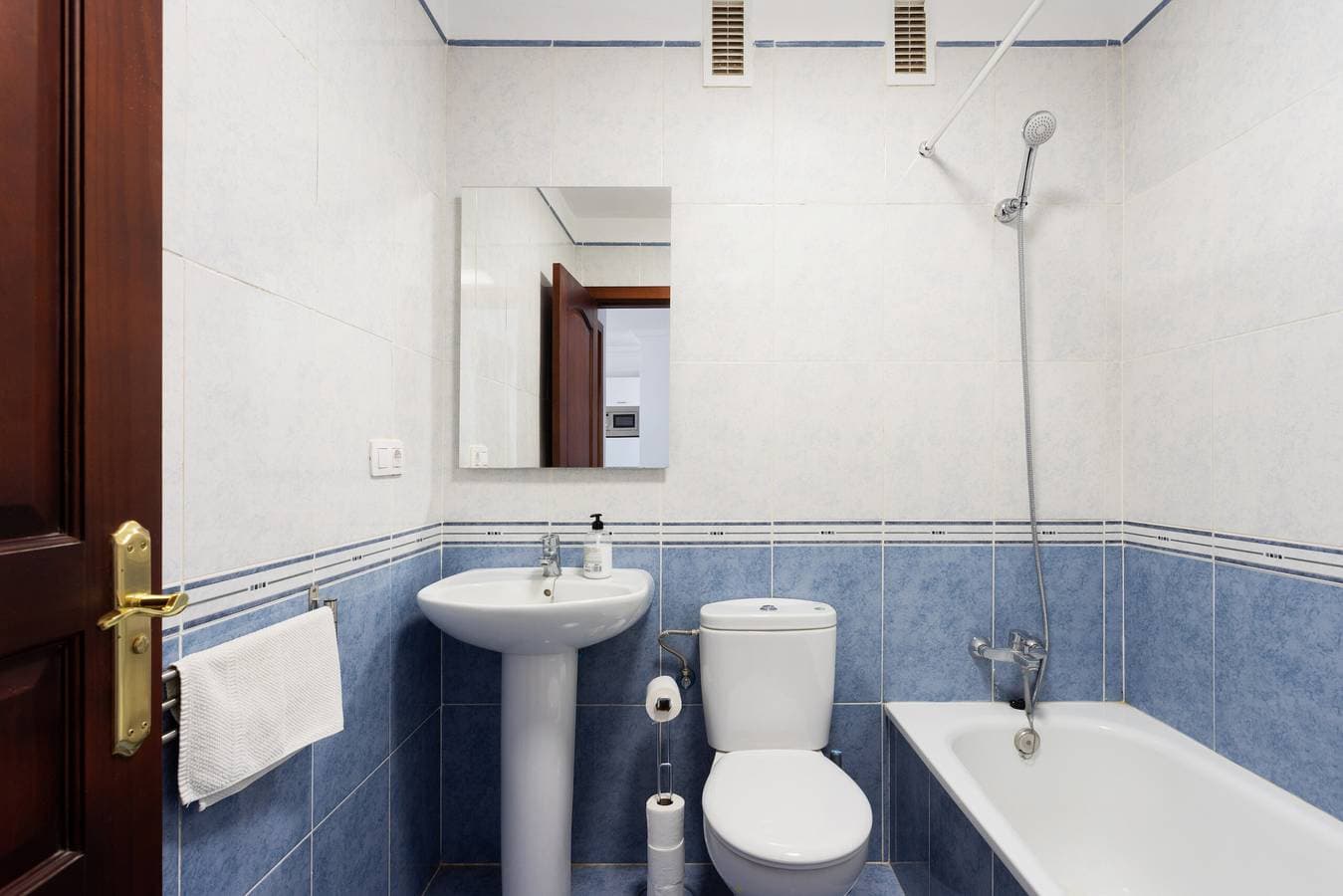 Foto 12 von 37: Ferienwohnung für 4 Personen mit Terrasse