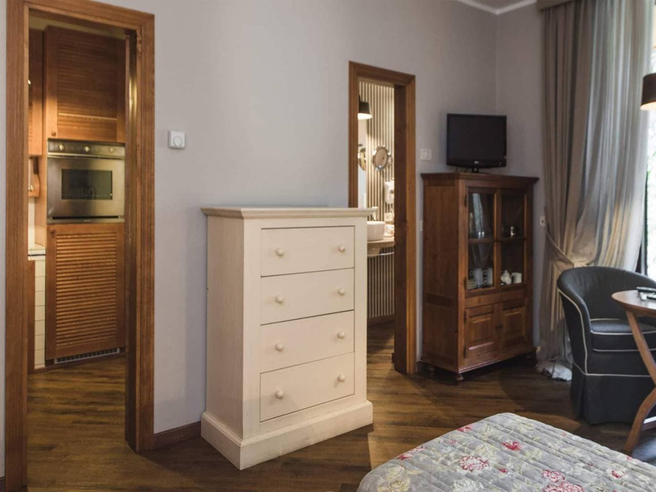 Foto 5 von 20: Modernes Studio mit Gemeinschaftspool