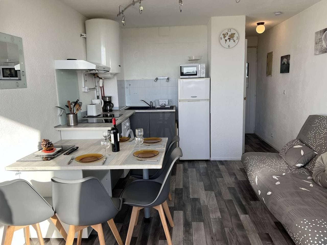 Foto 9 von 13: Studio für 4 - Pool, Parkplatz, Waschmaschine, In der Nähe von Geschäften