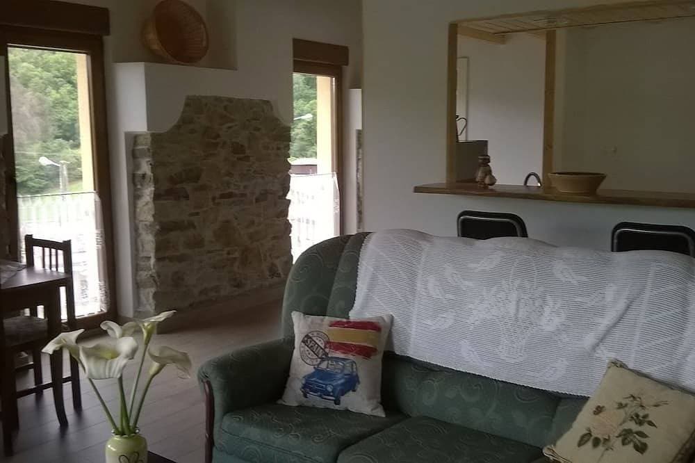 Foto 10 von 23: Schöne Aussicht auf die grüne Natur von innen Asturiana