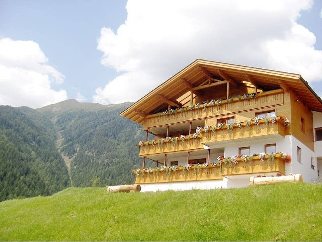 Foto 9 von 13: Ferienwohnung 'Matscherhof Helena' mit Bergblick, Gemeinschaftsgarten und Balkon