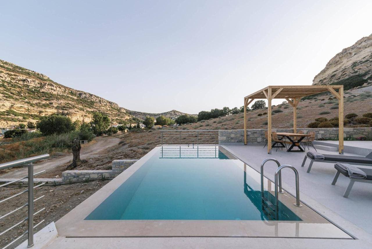 Foto 2 von 59: Luxury Two-Storey Villa with Private Swimming Pool