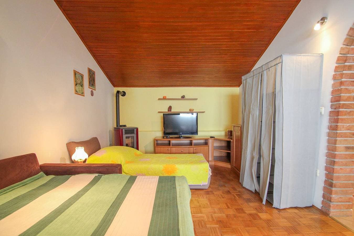 Foto 13 von 22: Bezauberndes Studio direkt in der Altstadt und am Meer gelegen mit Kamin und Balkon