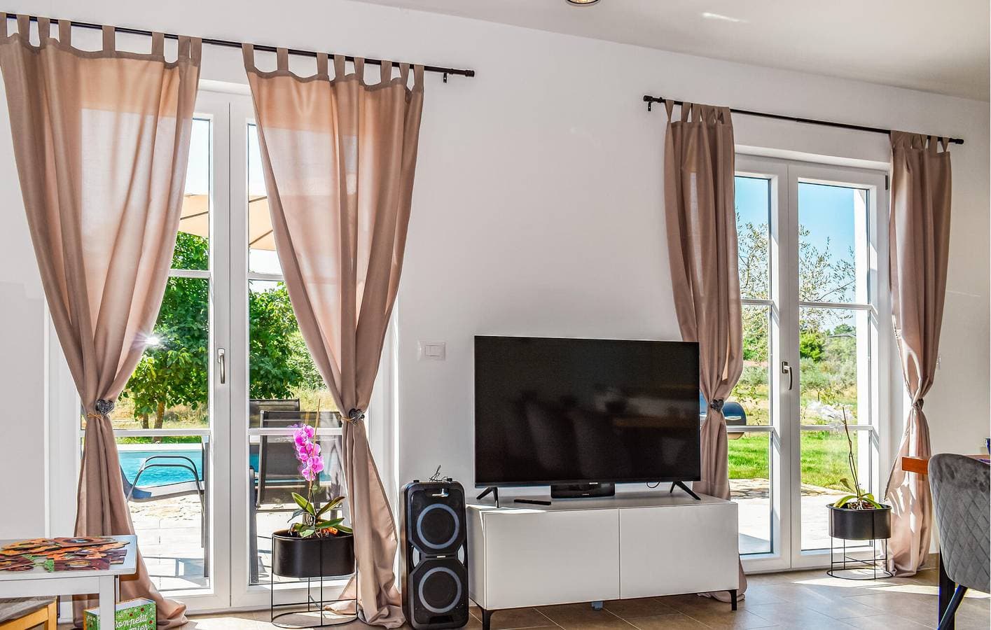 Foto 11 von 24: Charmante 2-Zimmer-Wohnung mit Terrasse und guter Infrastruktur in der Nähe von Montrin