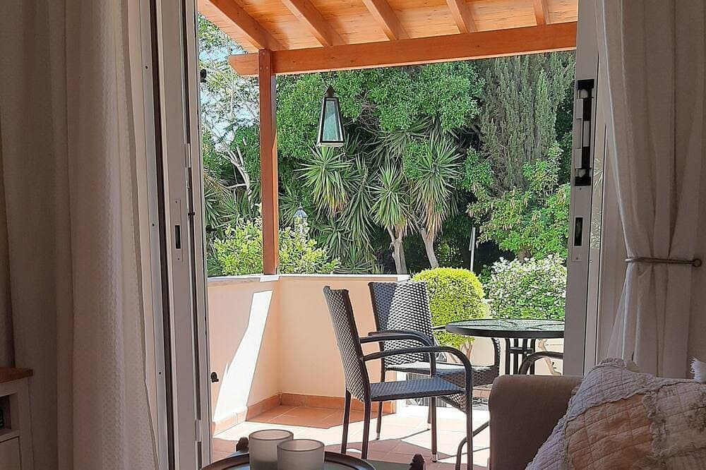 Luxury Maisonette 250m from the beach. 1