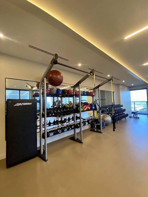 Luxury Condo w/ Lake View -Walk to Rainey & Lake, Pool, Gym, King Bed, Nespresso 1
