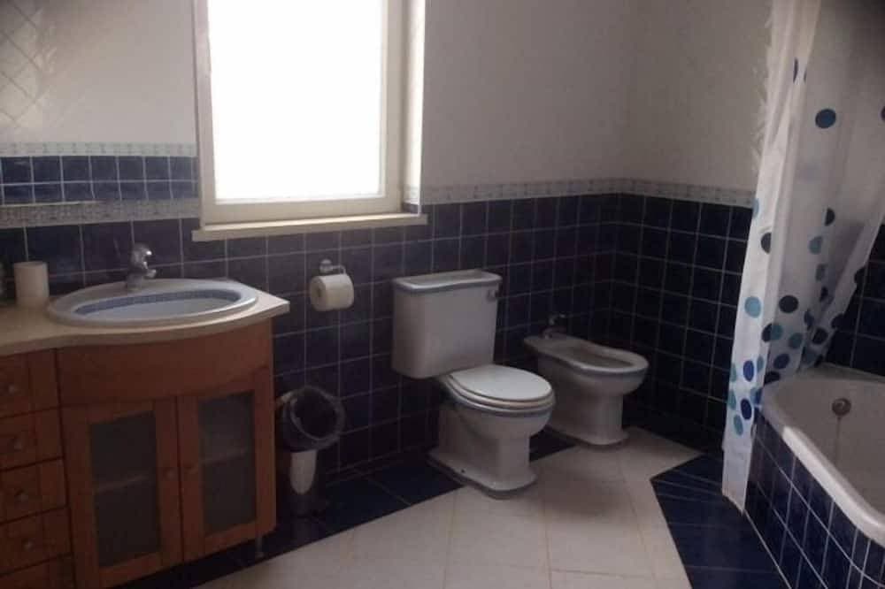 Foto 8 von 29: Luxuriöse Villa, privater beheizter Pool, Klimaanlage, WLAN, sichere geschlossene Gärten