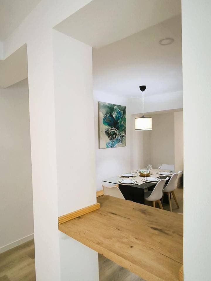 Foto 10 von 33: Three-Bedroom Apartment