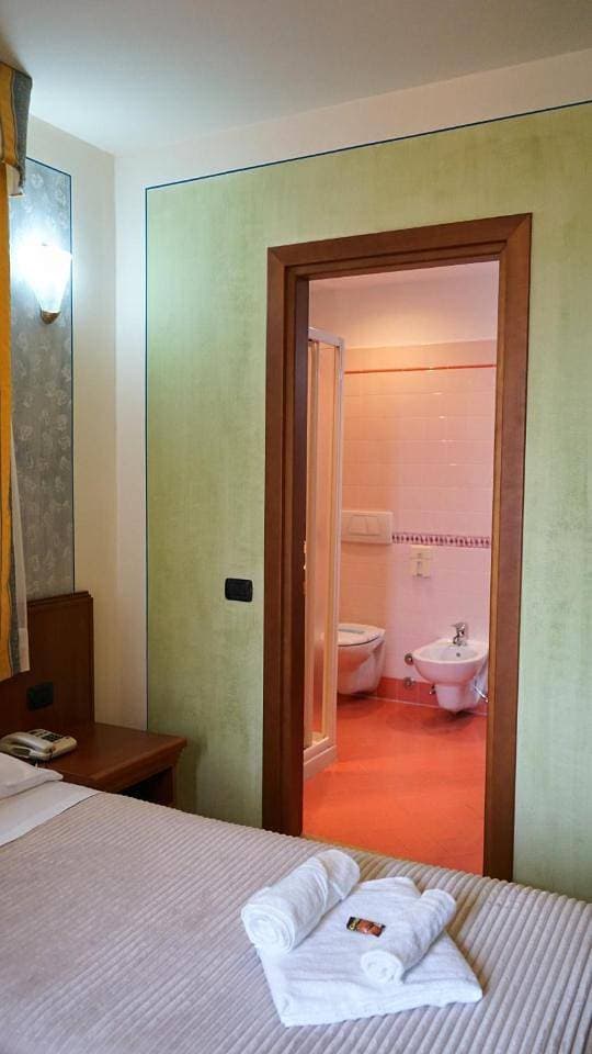 Foto 11 von 13: Double or Twin Room with Partial Lake View