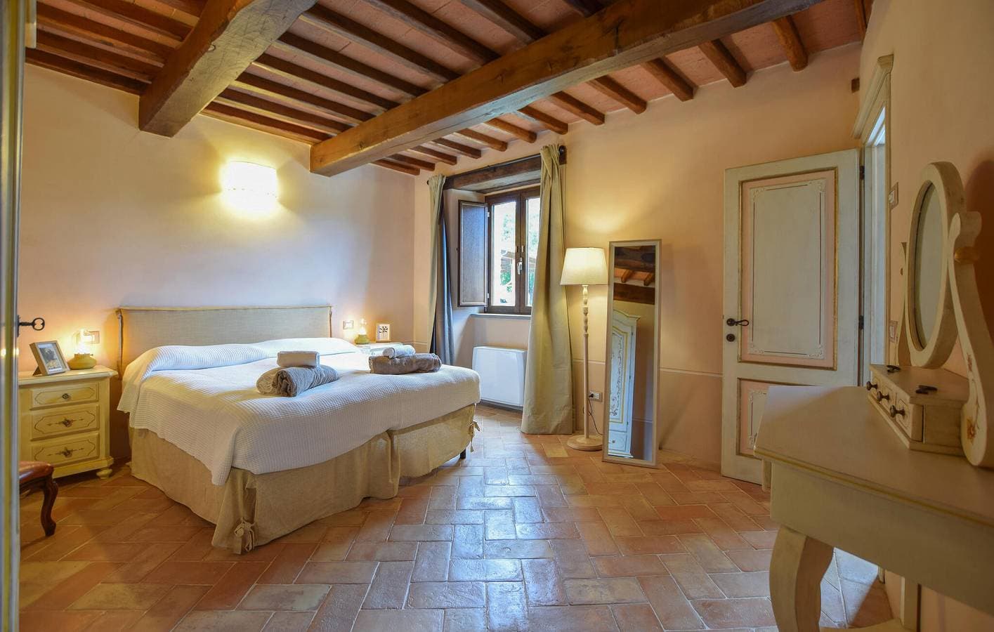 Foto 9 von 37: Gemütliche 315 m² große Wohnung mit Pool und Garten, 1 km vom Tiber entfernt