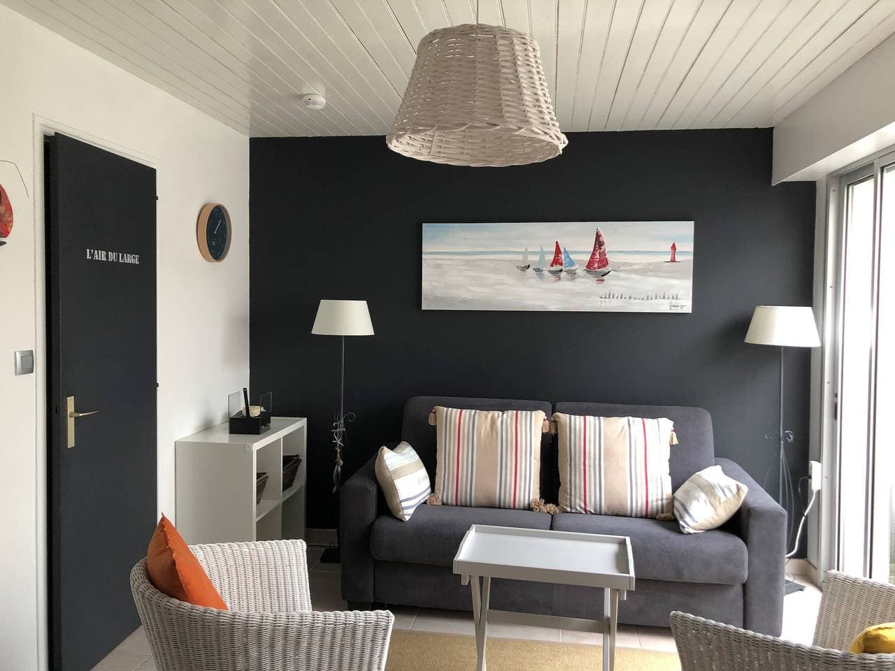 Foto 2 von 27: Gemütliches Studio, 50m vom Strand, helles Wohnzimmer, Südterrasse, Parkplatz, nah zu Geschäften.
