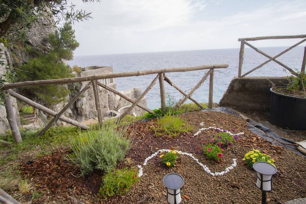 Foto 8 von 26: Gemütliches Ferienhaus am Meer. 2 Pax, in einer natürlichen Klippe