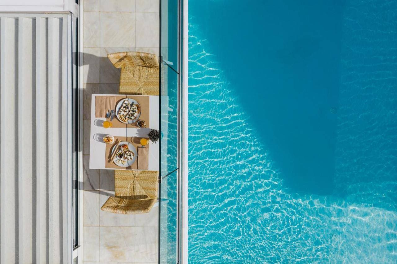 Cyano Hotel 1