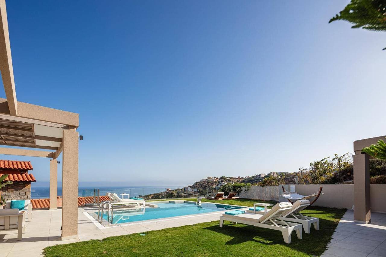 Foto 2 von 5: Villa with Sea View