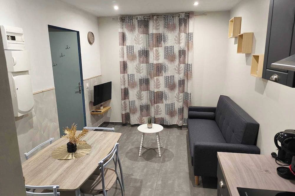 Ground-Floor Apt for 2 · Free Private Parking 1