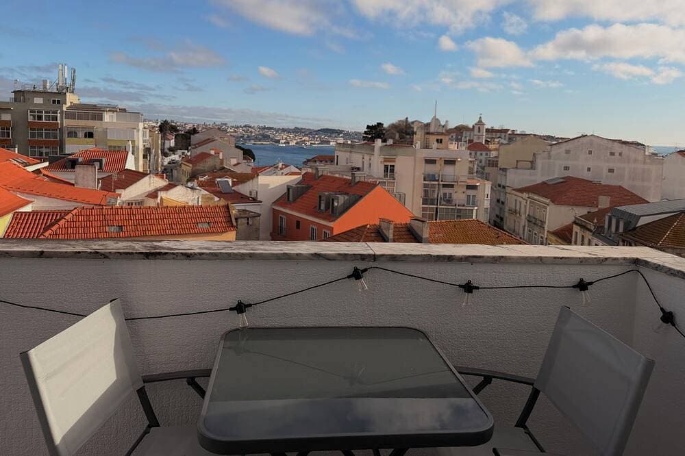 Foto 13 von 19: Lisbon View - Balcony - AC & Gigabit WiFi