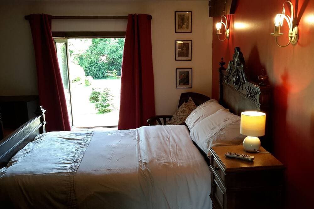 Foto 3 von 30: Renoviertes, Traditionell Eingerichtetes Bauernhaus Aus Dem 18. Jh. In Friedlichen Und Entspannenden Gärten