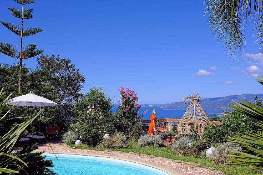 Foto 12 von 30: Kleine Paradiesecke, Panoramablick auf das Meer und die Berge, privater Pool,