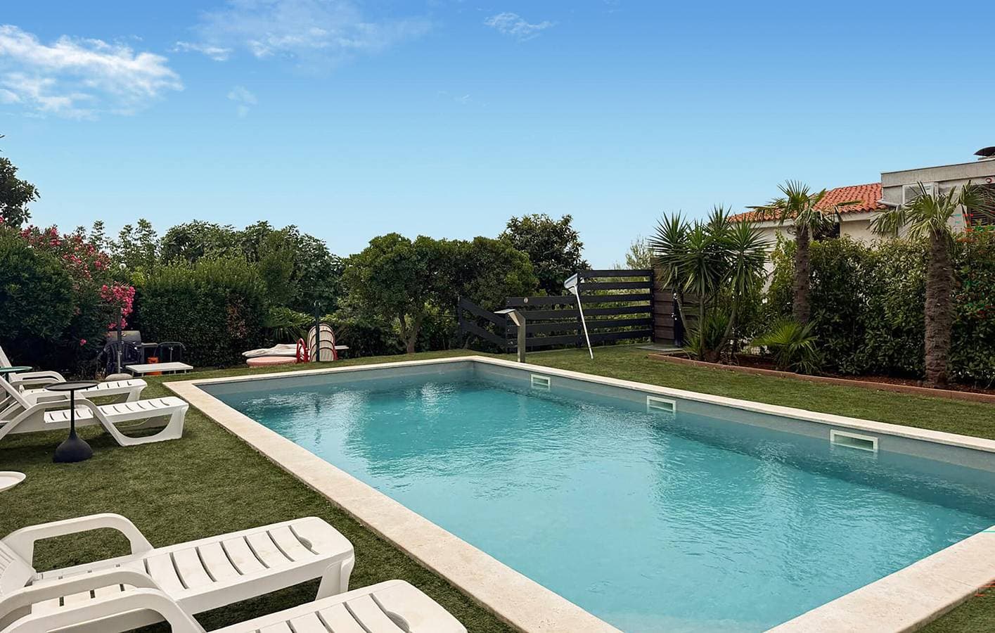 Foto 10 von 26: Charmantes Apartment mit Pool und Terrasse, 1,5 km zum Strand