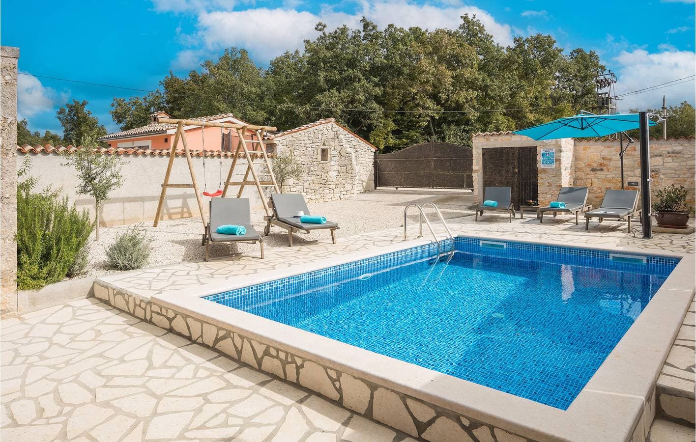 Foto 8 von 30: Gemütliche 1-Zimmer-Wohnung mit Pool, WLAN und Parkplatz in Anzici