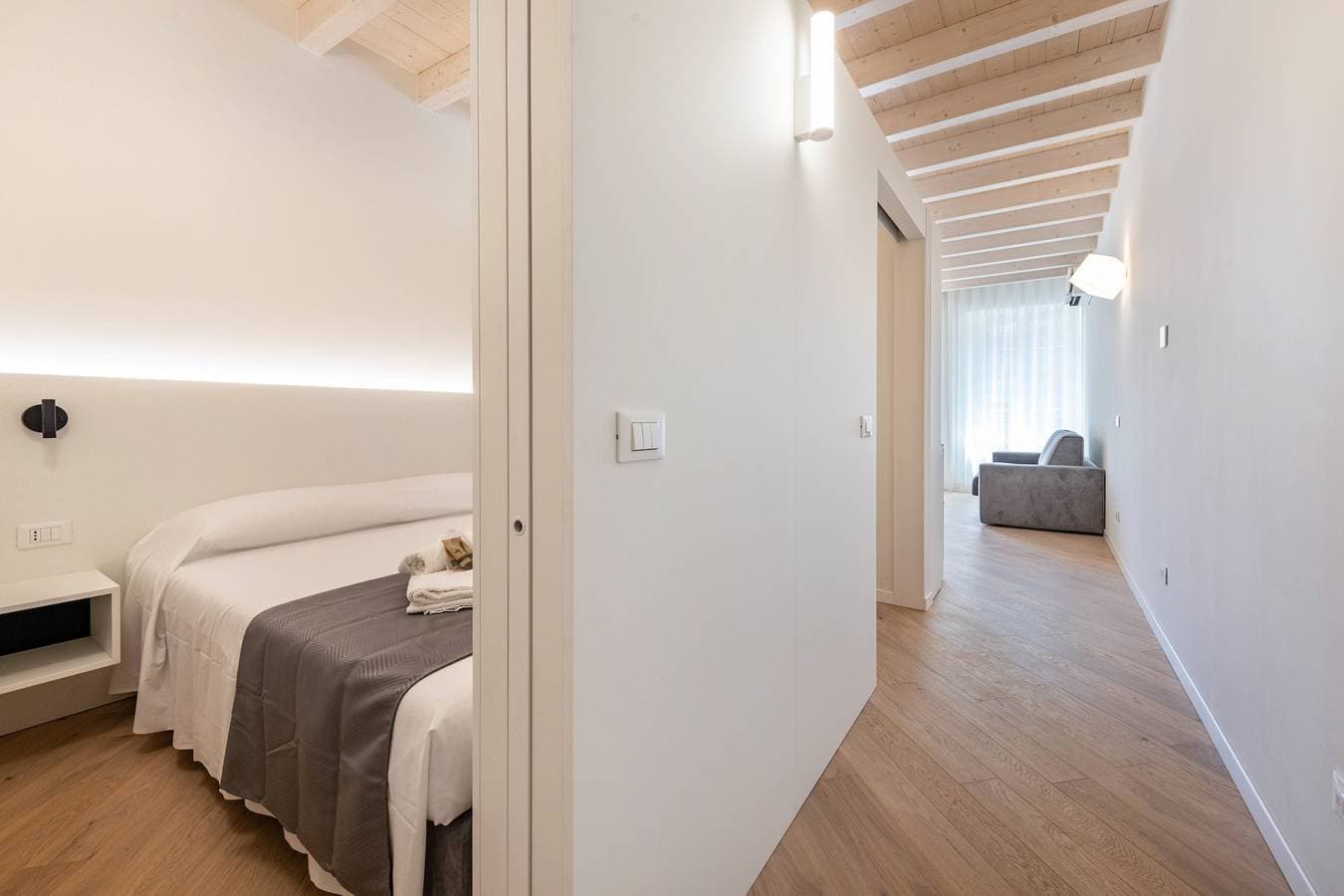 Foto 6 von 22: Ferienwohnung 'Flat 3' mit Seeblick, WLAN und Klimaanlage