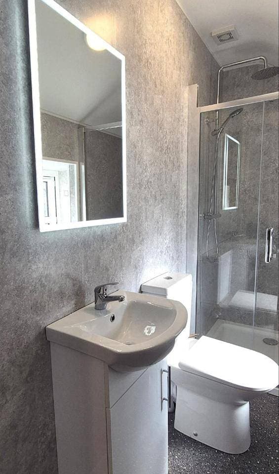 Foto 6 von 10: Double Room with Private Bathroom