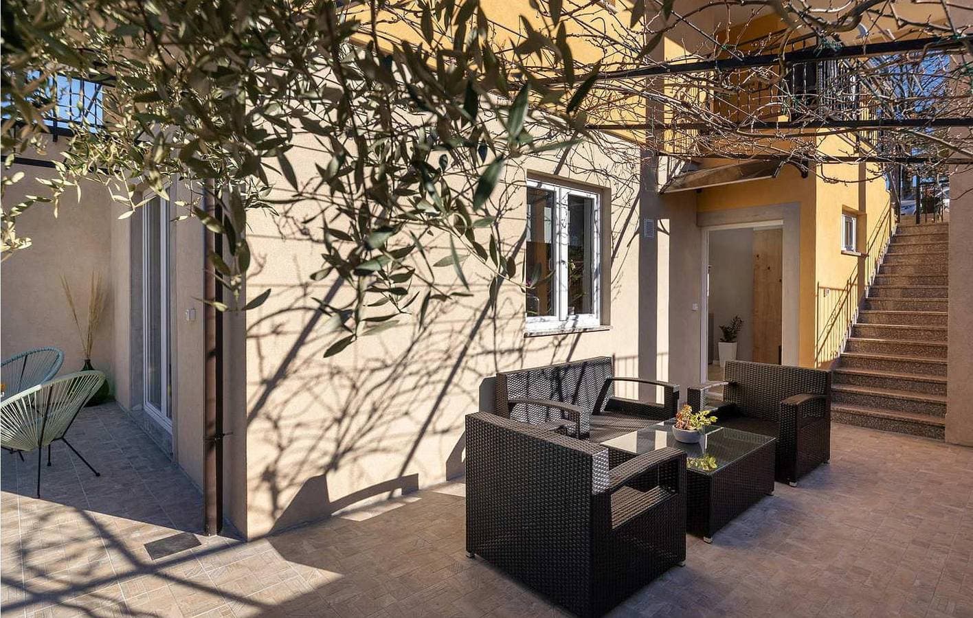 Foto 8 von 41: Modernes Apartment mit 2 Schlafzimmern, Pool und Terrasse – WLAN & Klimaanlage