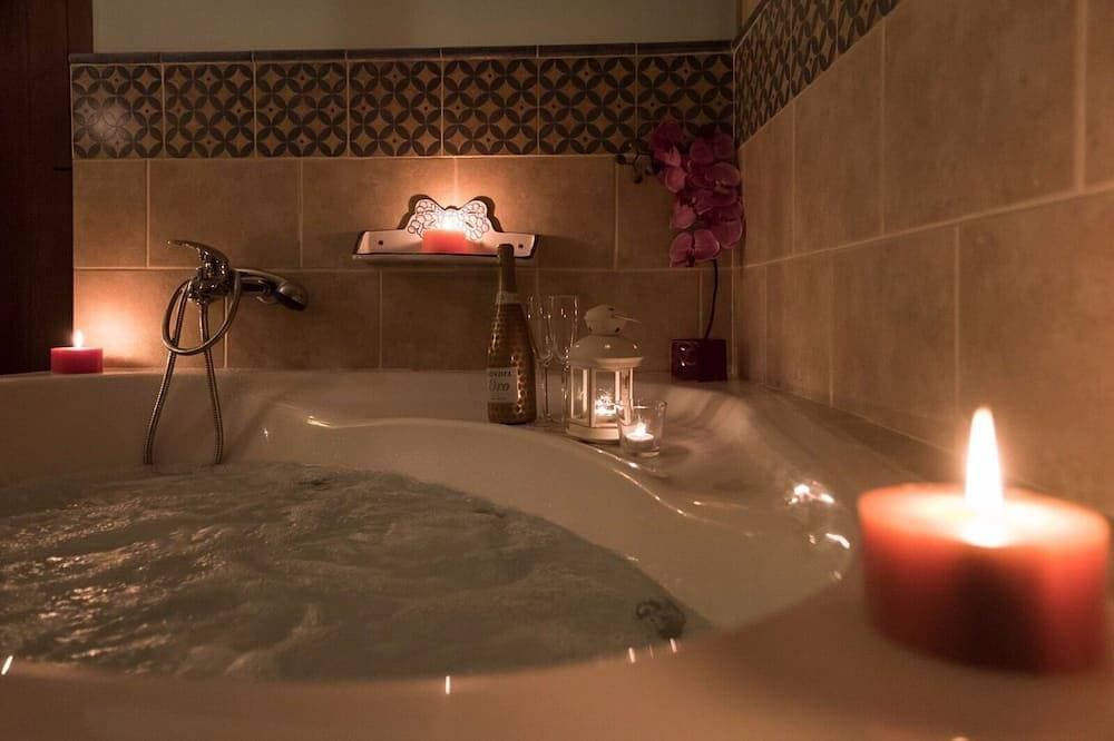 Foto 12 von 30: Ideale Paare, Jaccuzi im Zimmer, Aktivitäten in der Natur