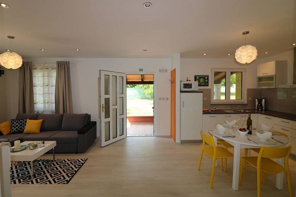Foto 7 von 44: Ferienhaus in Poreč mit Terrasse, Klimaanlage, W-Lan, Spülmaschine (4400-1)