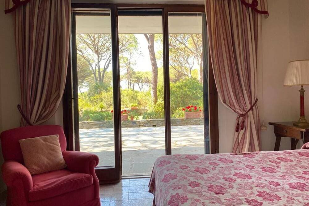 Foto 3 von 30: Villa in Roccamare mit 6 Schlafzimmern 14 Schlafplätzen