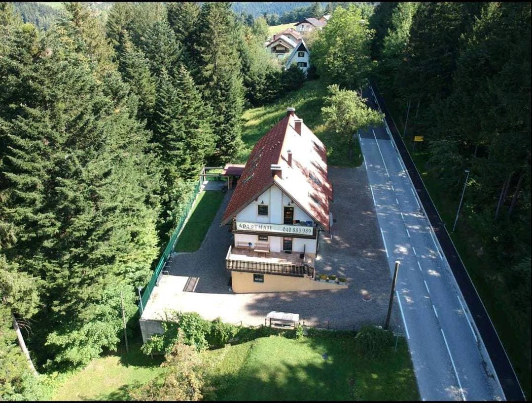 Foto 4 von 39: Two-Bedroom Apartment with Balcony