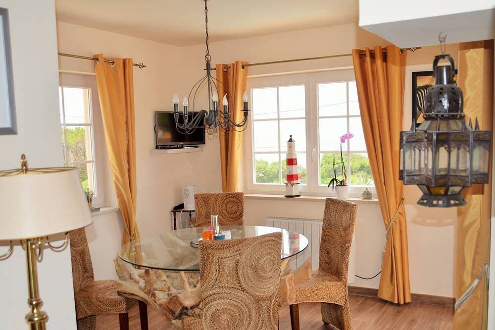 Foto 13 von 23: Ferienhaus mit Pool  am Meer mit 4 Schlafzimmern für 7 Personen  WIFI Frei