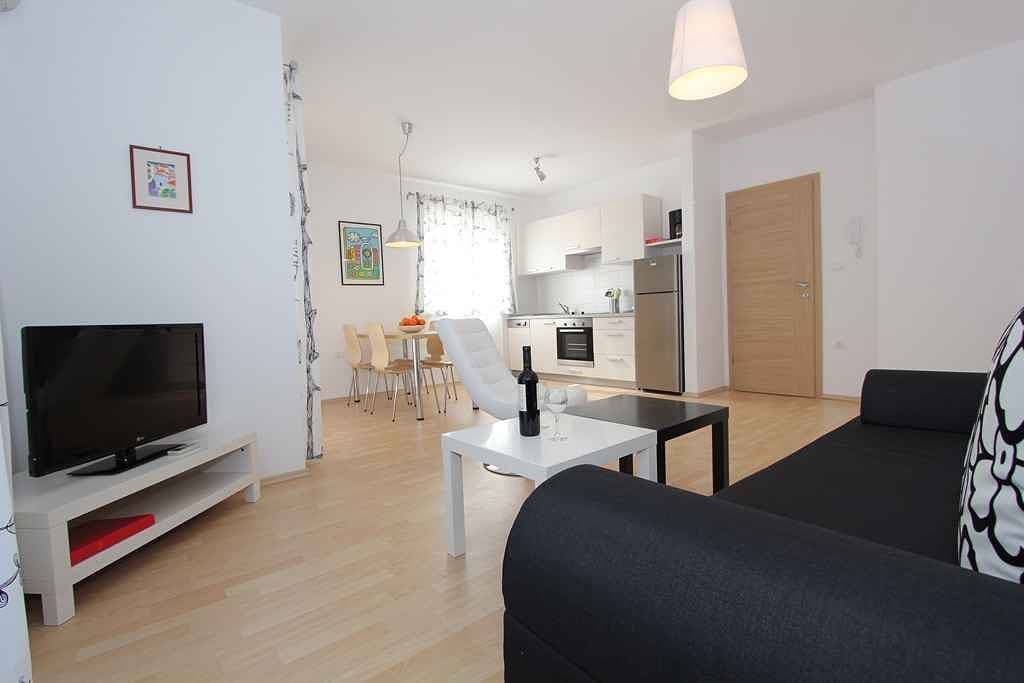 Foto 11 von 21: Ferienwohnung mit Balkon und Klimaanlage