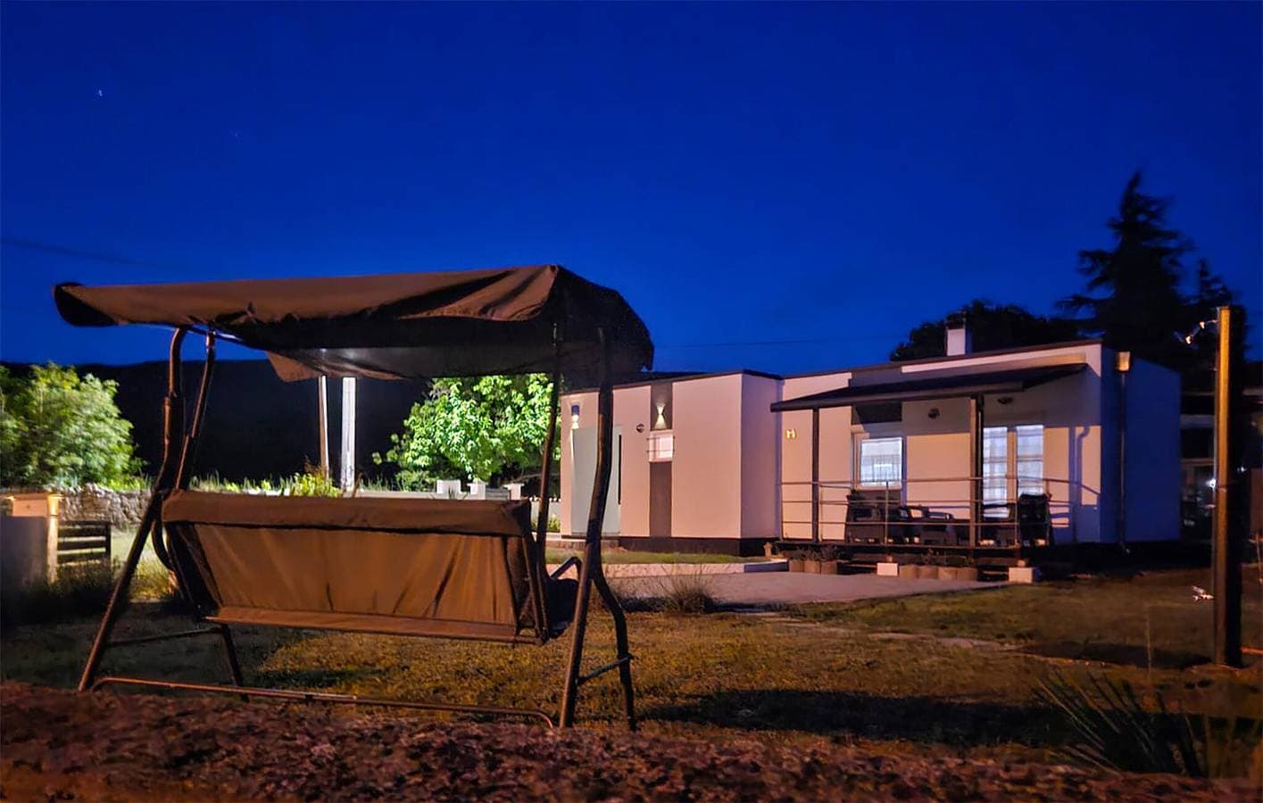 Foto 7 von 35: Geräumige 2-Zimmer-Wohnung mit Terrasse, Parkplatz und WLAN in Küstennähe
