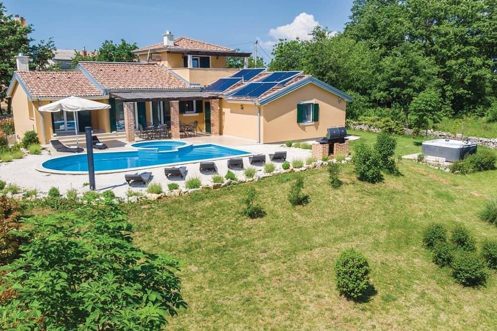 Foto 3 von 30: Ruhig gelegenes Ferienhaus mit grossem Pool am Ortsrand von Rezanci