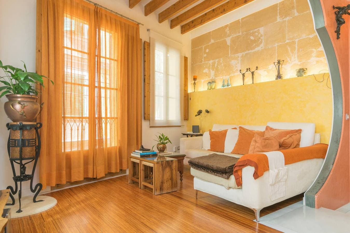 Foto 3 von 49: Miraclet - Adults Only - Ferienhaus mit schöner Terrasse und Parkplatz im Zentrum von Palma. Gratis Wifi