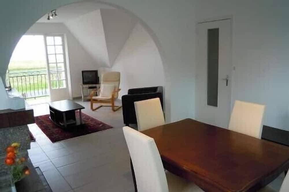 Foto 8 von 14: 90 m² FeWo, Blick aufs Meer und die Insel Tatihou, großer Garten, in Strandnähe