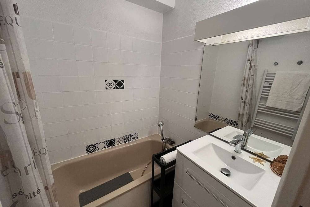 Foto 5 von 20: Gemütliche Ferienwohnung mit 2 Zimmern, Terrasse, 400m vom Strand, WLAN, Parkplatz, in Saint Aygulf