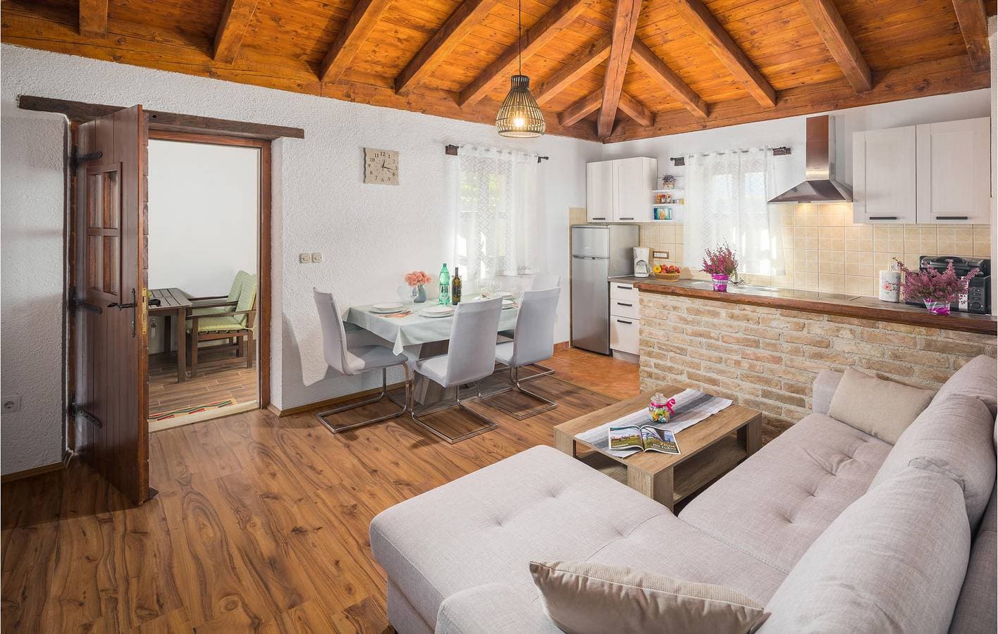 Foto 4 von 26: Gemütliche Ferienwohnung mit Terrasse, Parkplatz und WLAN in der Nähe von Sveti Lovrec