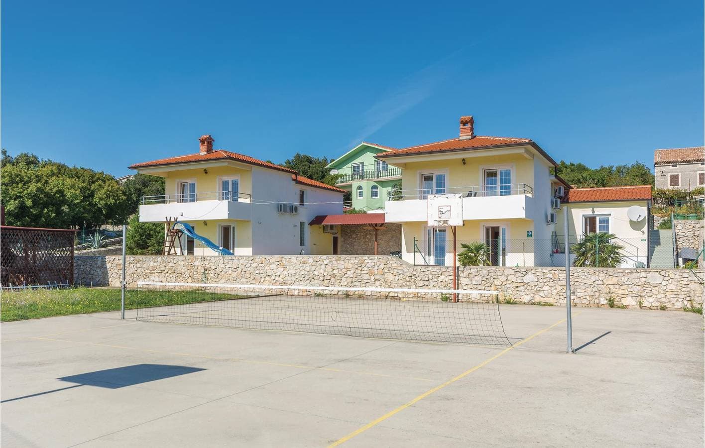Foto 3 von 27: Gemütliche Ferienwohnung mit Pool, Terrasse und Zugang zum Strand – nur 2 km entfernt!