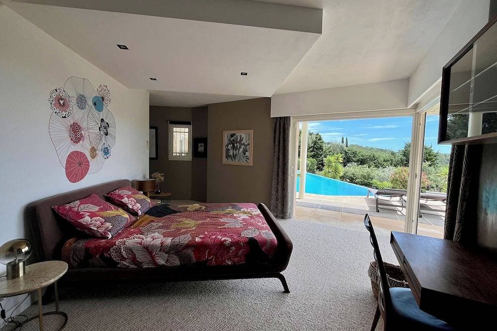 Foto 2 von 30: Design-Villa in der Nähe von Cannes. Panoramablick auf das Meer .. sehr ruhig