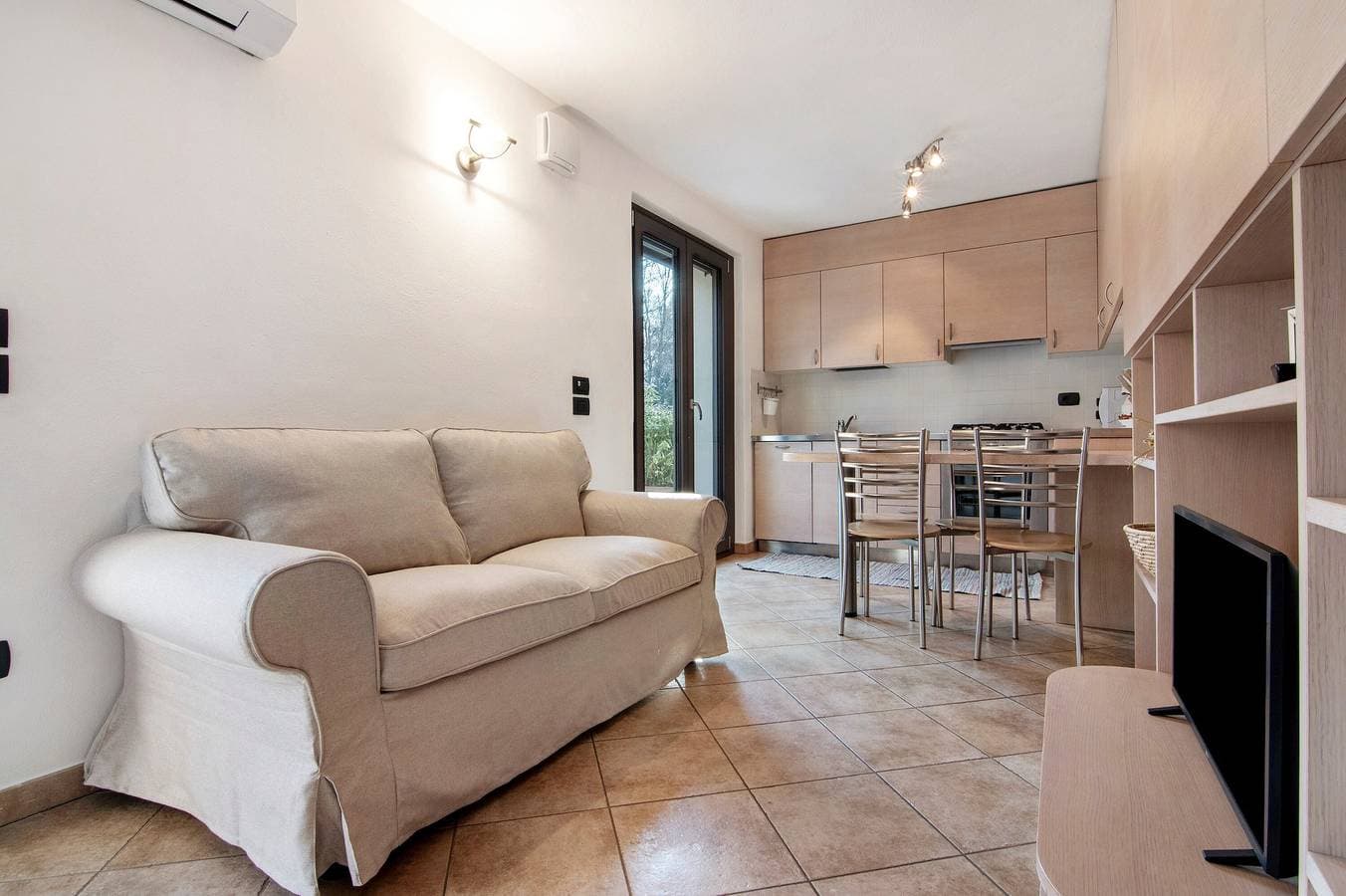 Foto 3 von 24: Ferienwohnung 'Il Nido Del Lago' mit Meerblick, Wi-Fi und Klimaanlage
