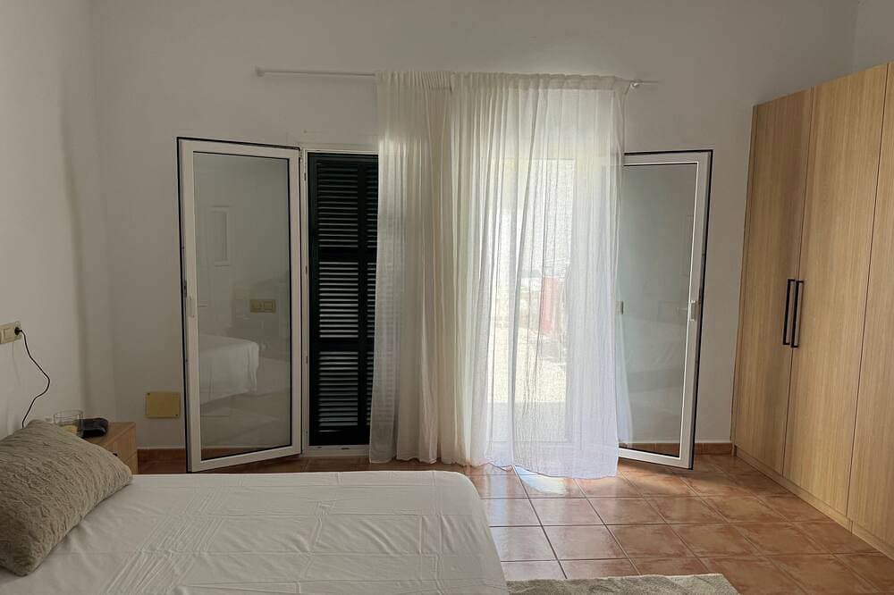 Foto 3 von 26: Nice and cozy house with inner courtyard and terrace of 35 m2, 200 m. from the beach.