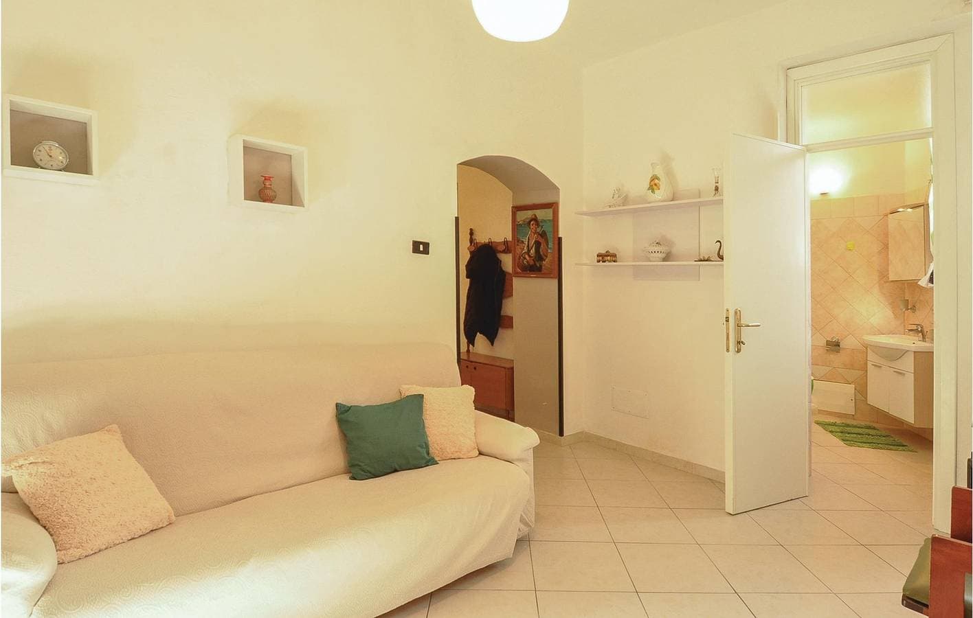 Foto 9 von 23: Wohnung Flùssio: Babybett, Küche, W&D, Gefrierschrank