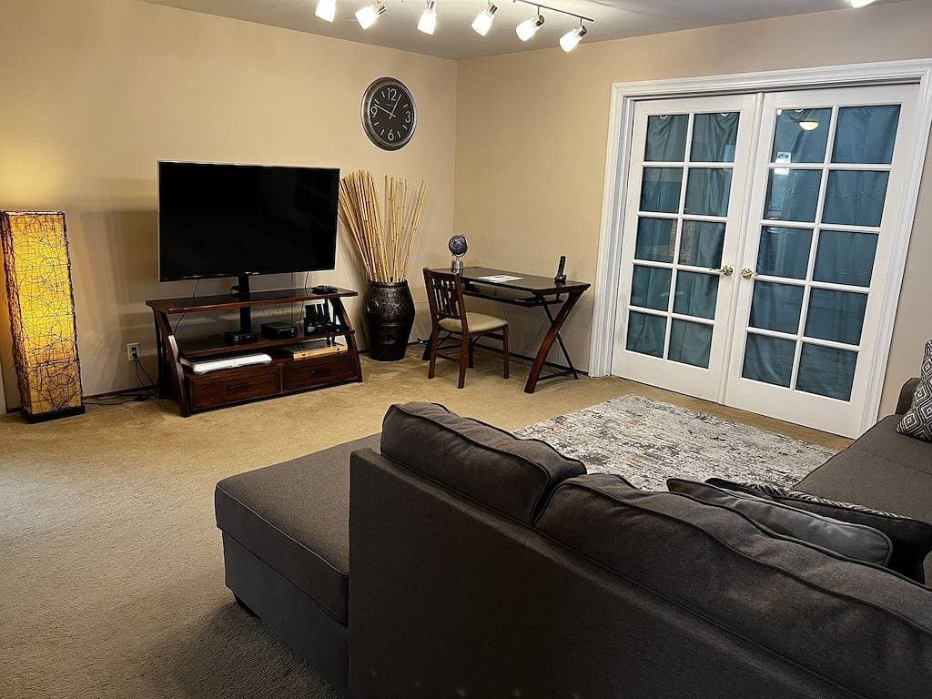 Foto 13 von 18: Bright and Spacious Apartment by Downtown Alameda, 2Br 2Ba