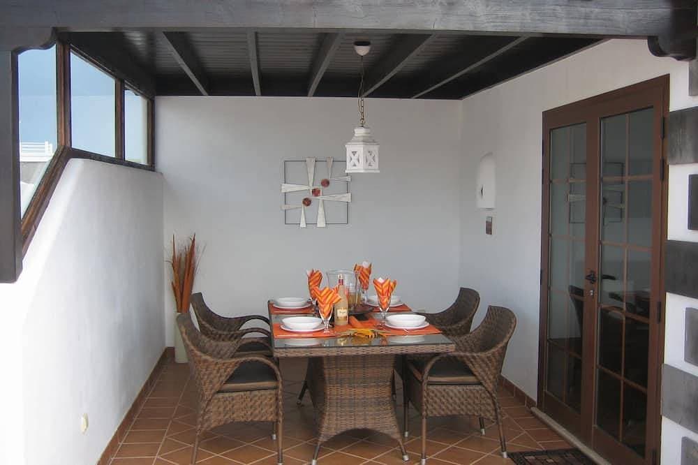 Foto 9 von 16: Villa mit zwei Schlafzimmern, mit privatem beheiztem Pool, Wifi, Parque Del Rey Playa Blanca