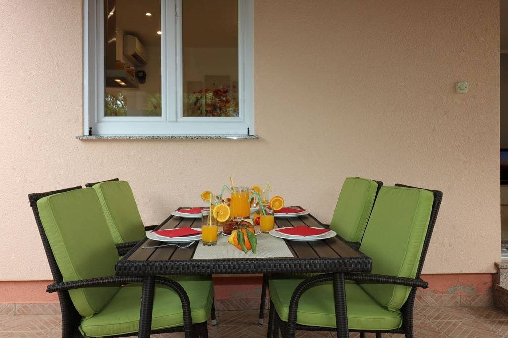 Foto 12 von 46: Ferienhaus in Poreč mit Terrasse, Klimaanlage, W-Lan, Spülmaschine (4400-5)