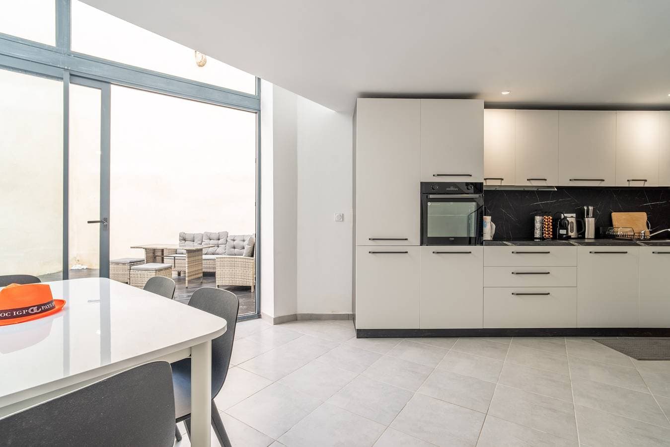 Foto 5 von 28: Ferienhaus 'Vias' mit privater Terrasse, WLAN und Klimaanlage